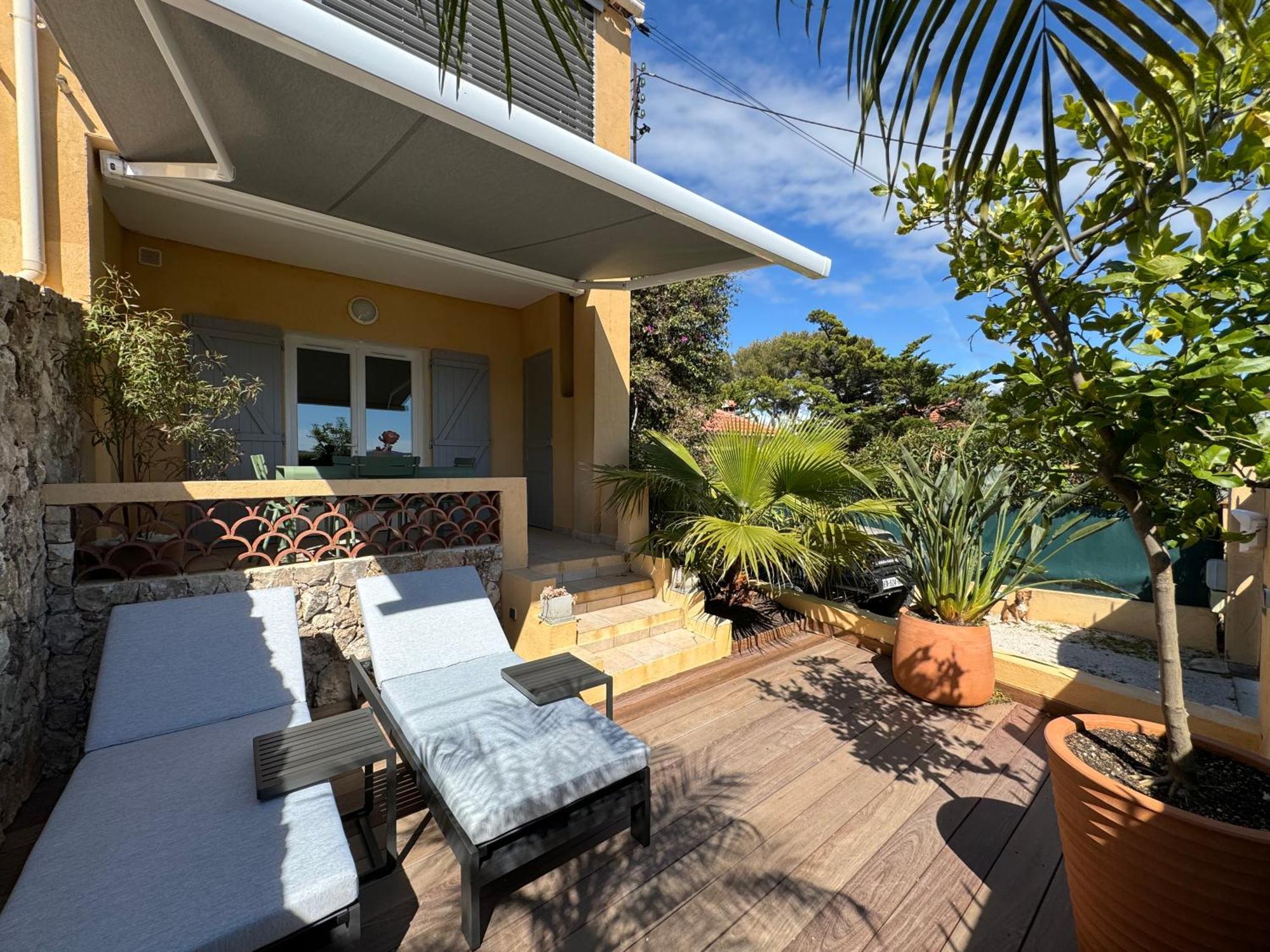 T2 vue mer avec jardinet / plage et port à pied Sanary-sur-Mer Exterior foto